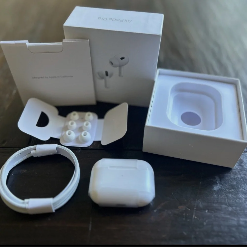 Apple White Wireless Earbuds